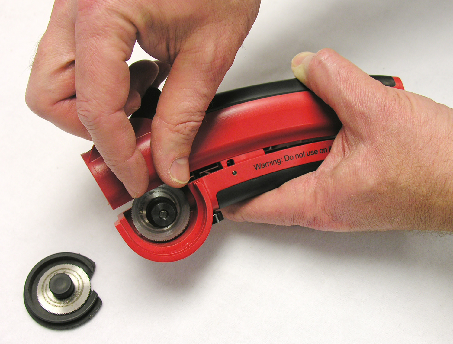 BX Armor Cable Cutter, Cuts BX, MC, AC, and Liquid Tight 3/8Inch Conduit