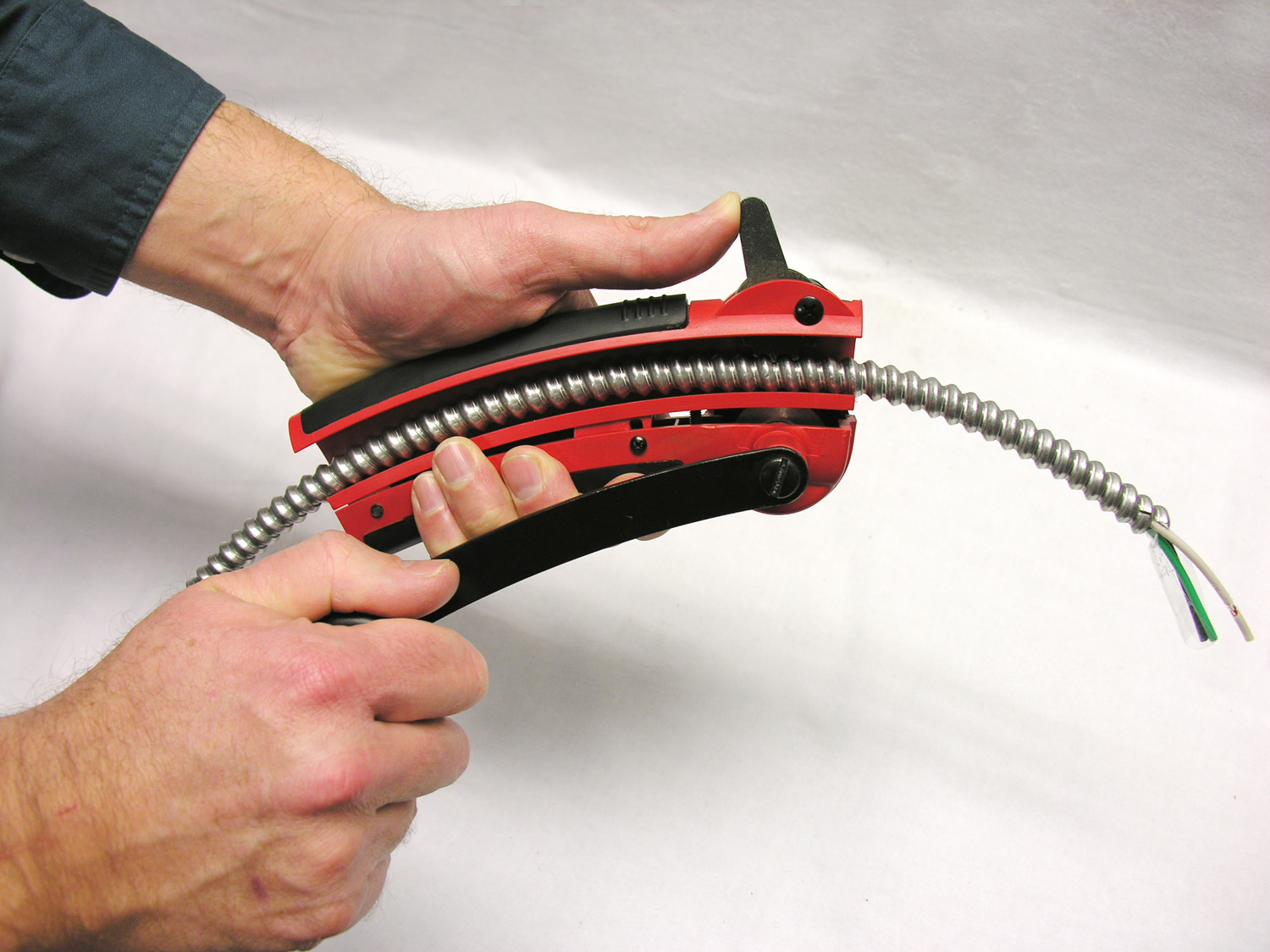 BX Armor Cable Cutter, Cuts BX, MC, AC, and Liquid Tight 3/8Inch Conduit