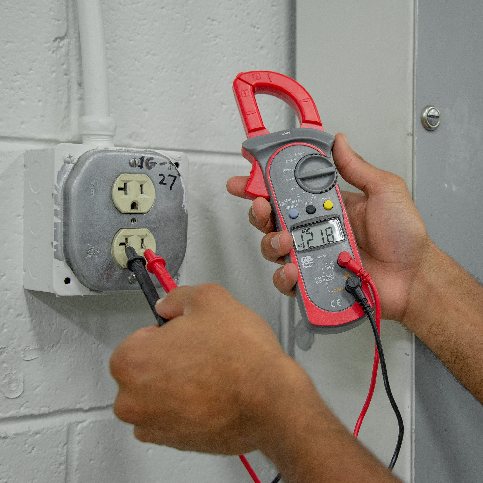 6 Function Digital Manual Ranging Clamp Meter