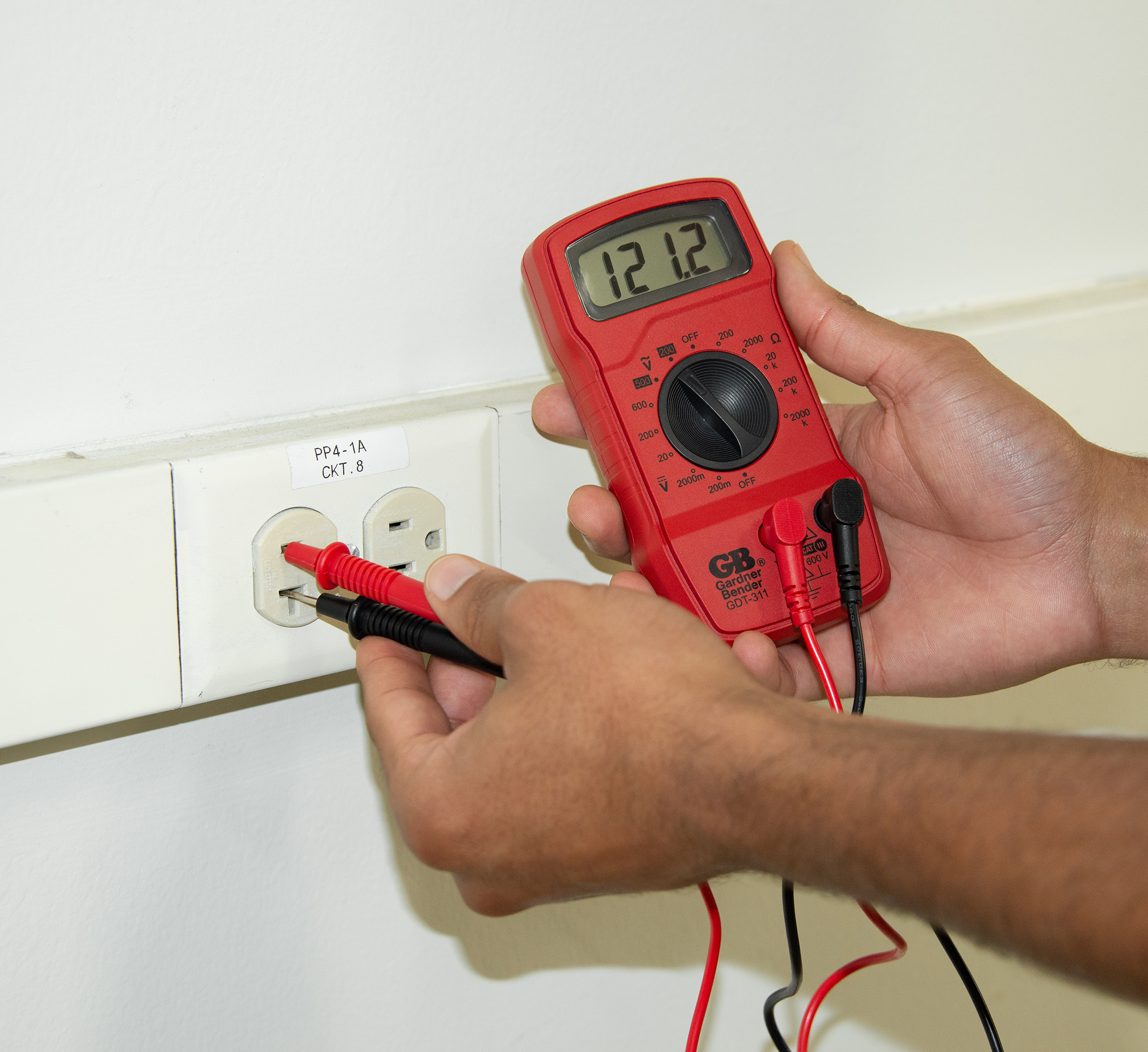 How To Use A Multimeter To Test An Outlet