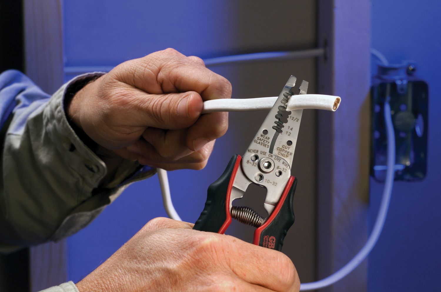 Pro Grade ArmorEdge Cable Stripper, Stainless Steel, 7