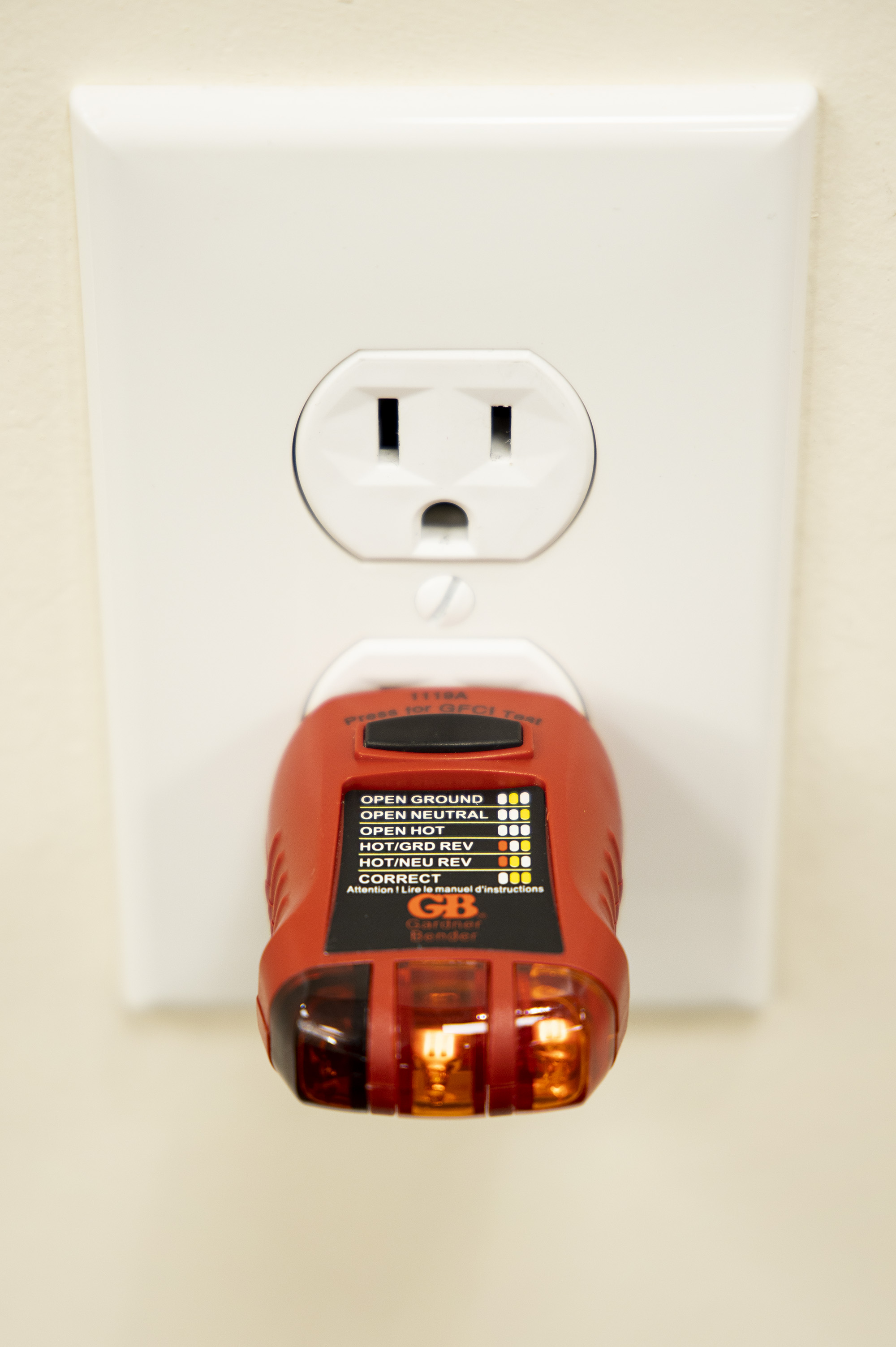 Ground Fault Receptacle Tester and Circuit Analyzer